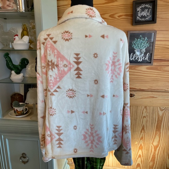 NWOT Simply southern furry Aztec jacket/Shacket size XL - Picture 2 of 5